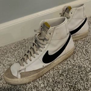 NIKE BLAZER MID ‘77. Men’s 10.5